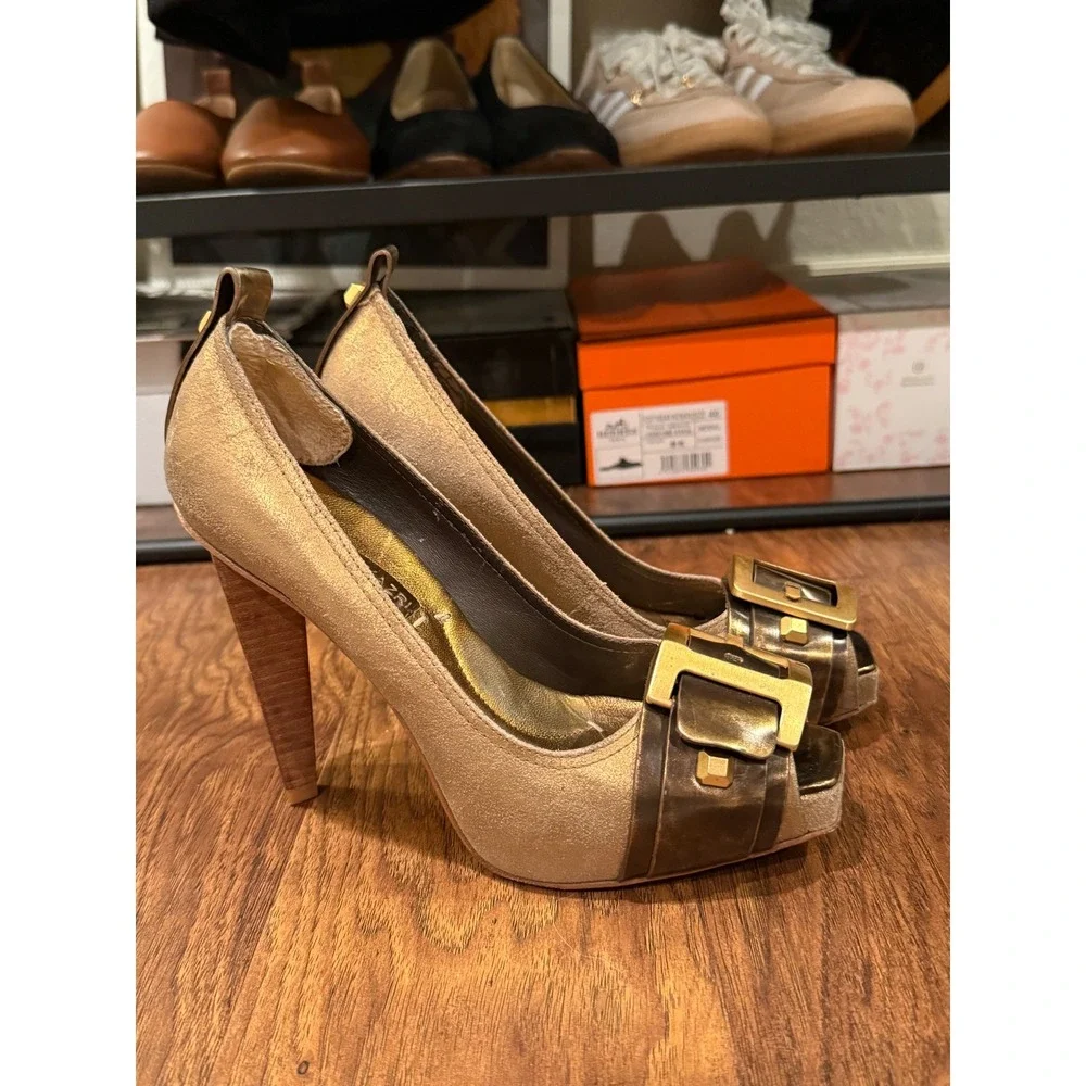 BCBGMAXAZRIA Metallic Gold Suede Peep Toe Buckle Pumps Wooden Heel 6.5